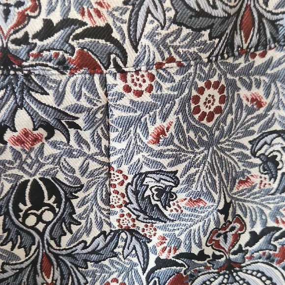 Urban Outfitters Women's Gray Red Juliet Cropped Victorian Jacquard Pants Size 2 - Picture 9 of 12